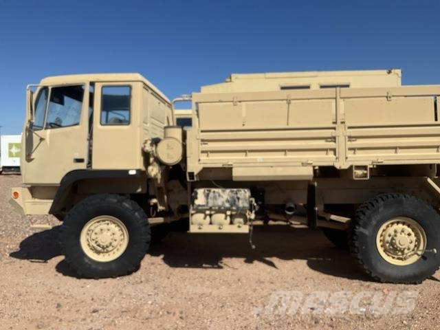 Stewart & Stevenson M1078A1 Kofferaufbau