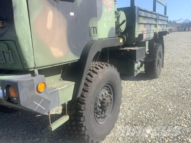 Stewart & Stevenson M1078A1 Kofferaufbau