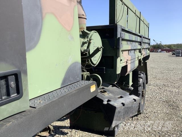 Stewart & Stevenson M1078A1 Tovornjaki zabojniki