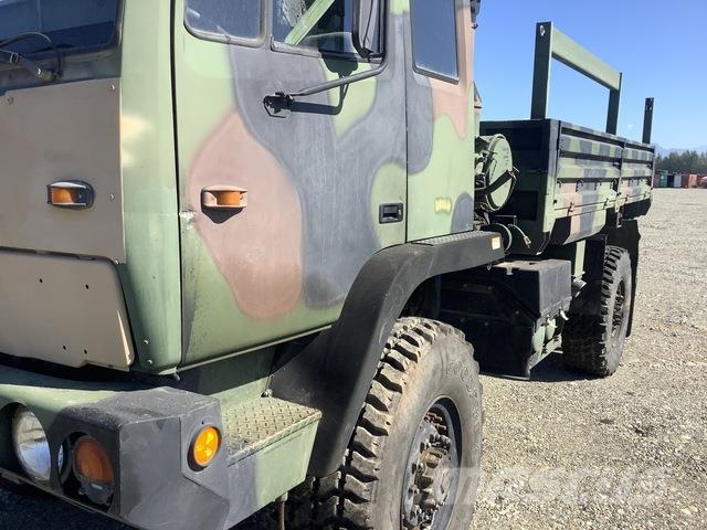 Stewart & Stevenson M1078A1 Kofferaufbau