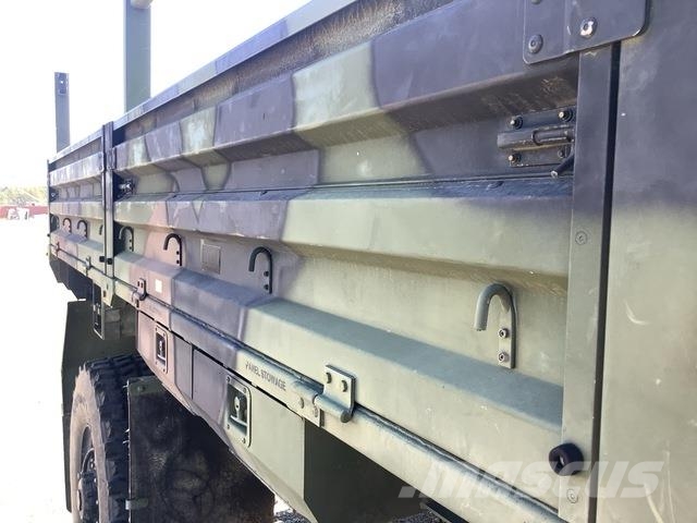 Stewart & Stevenson M1078A1 Kofferaufbau