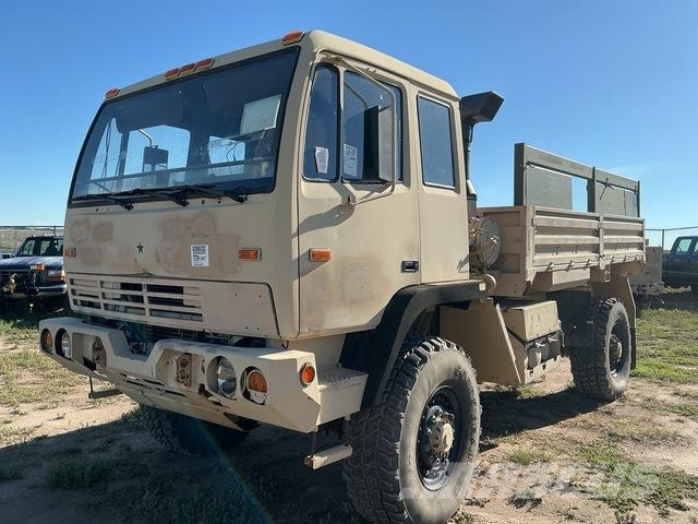 Stewart & Stevenson M1078A1 Furgons
