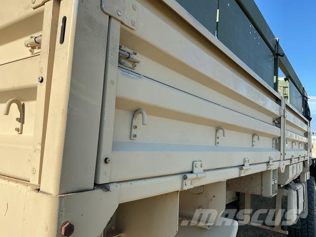 Stewart & Stevenson M1078A1 Bakwagens met gesloten opbouw