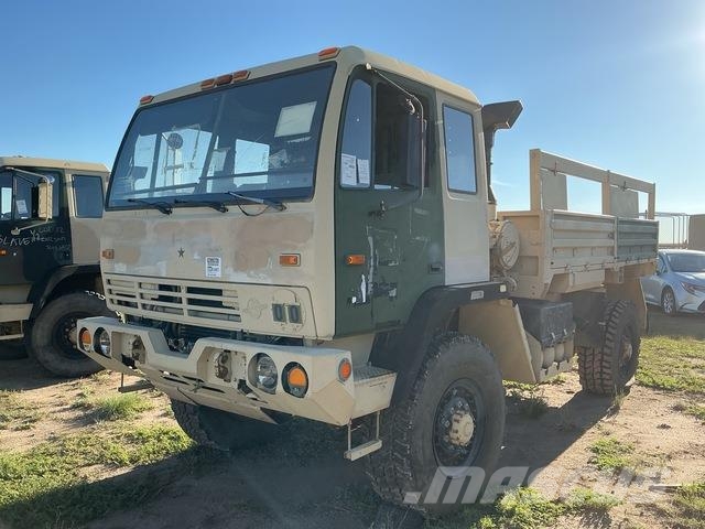 Stewart & Stevenson M1078A1 Samochody ciężarowe ze skrzynią zamkniętą