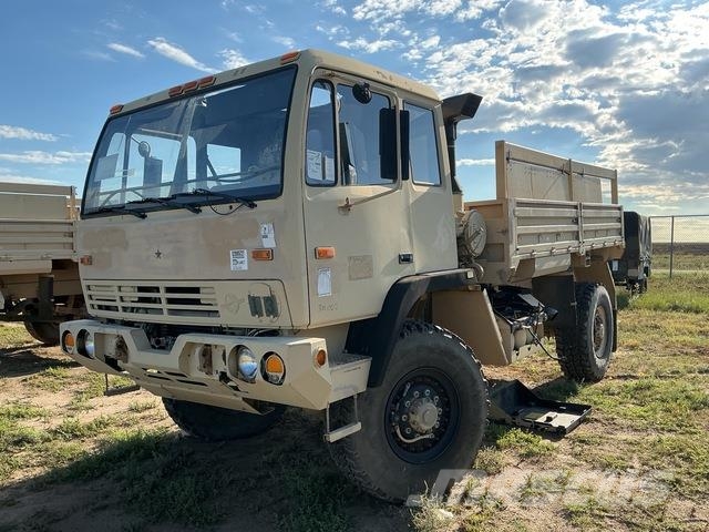 Stewart & Stevenson M1078A1 Furgons