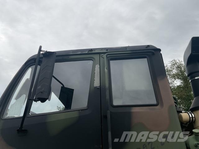 Stewart & Stevenson M1078A1 Furgons