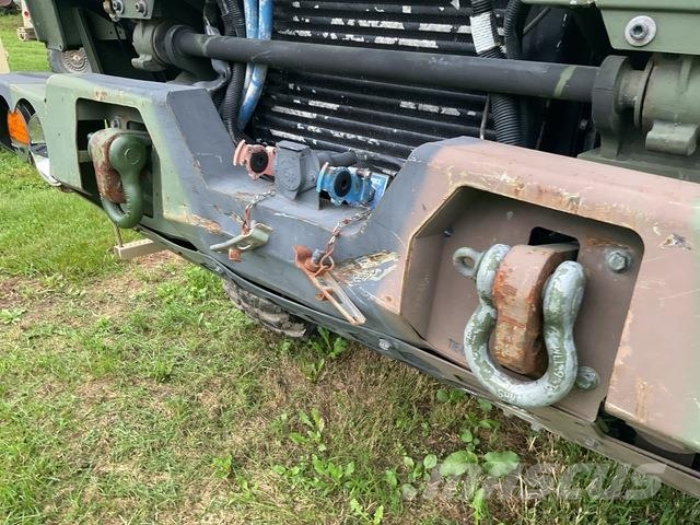 Stewart & Stevenson M1078A1 Furgons