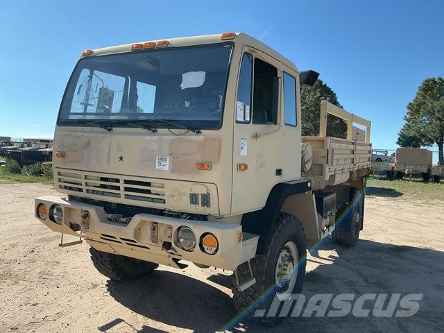 Stewart & Stevenson M1078A1 Umpikorikuorma-autot