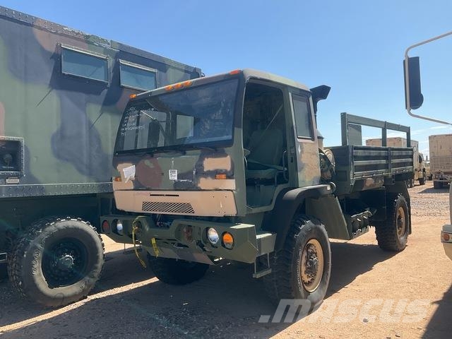 Stewart & Stevenson M1078A1 Furgons