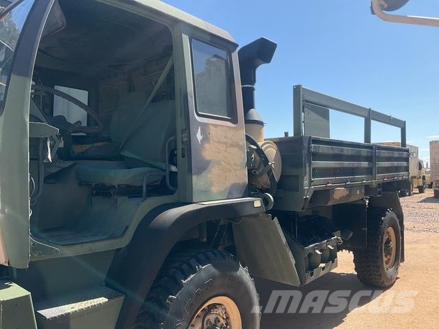 Stewart & Stevenson M1078A1 Furgons