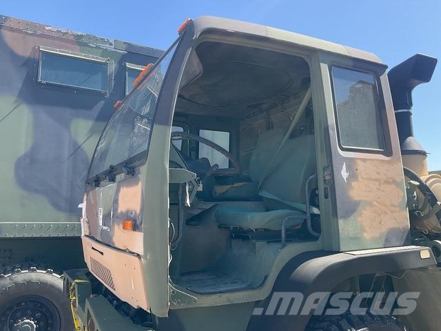 Stewart & Stevenson M1078A1 Furgons