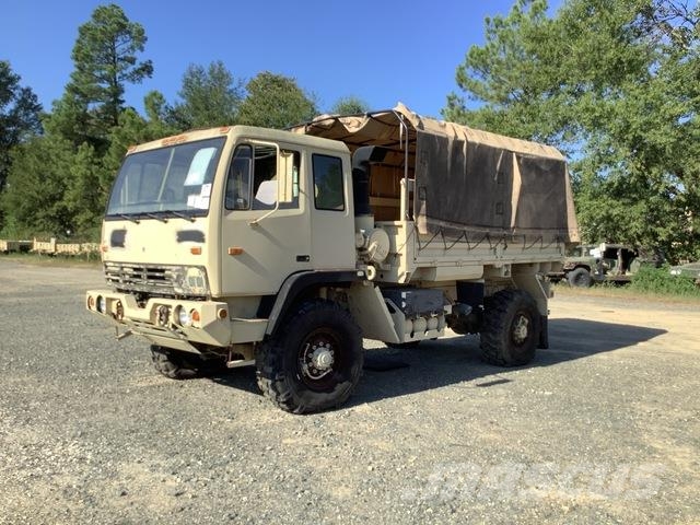 Stewart & Stevenson M1078A1 Kofferaufbau