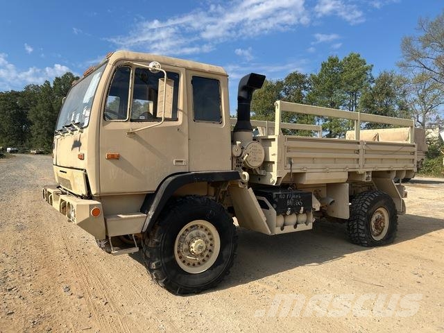 Stewart & Stevenson M1078A1 Furgons