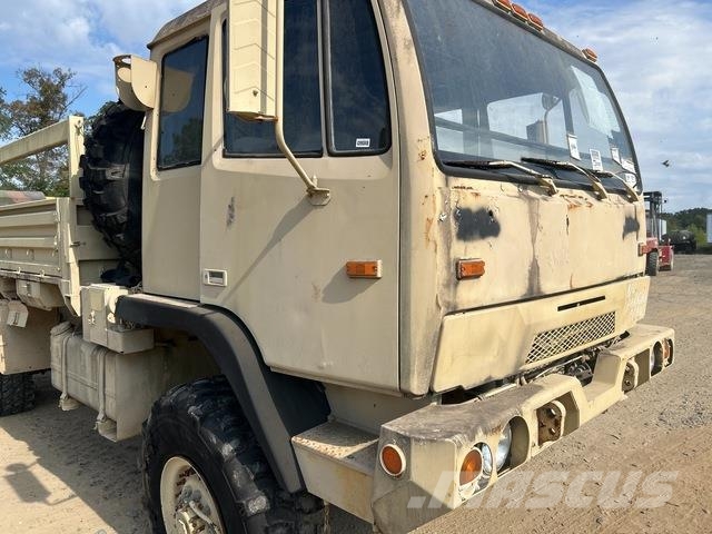 Stewart & Stevenson M1078A1 Furgons