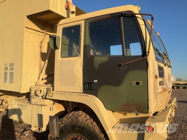Stewart & Stevenson M1079A1 Furgons