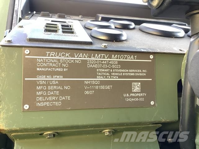 Stewart & Stevenson M1079A1 Sanduk kombiji