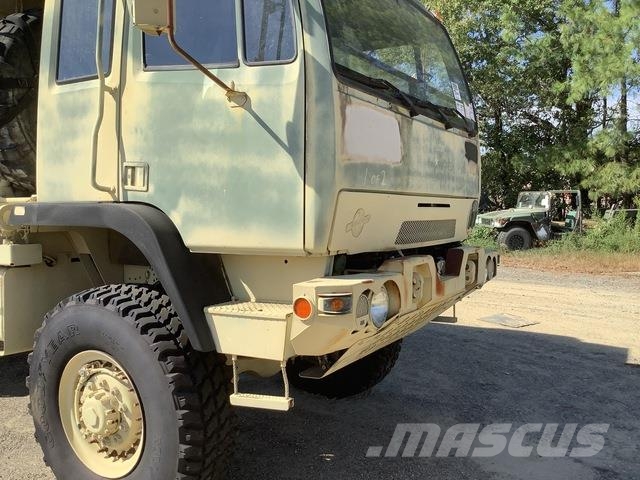 Stewart & Stevenson M1079A1 Sanduk kombiji