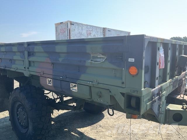 Stewart & Stevenson M1082 Leichtauflieger
