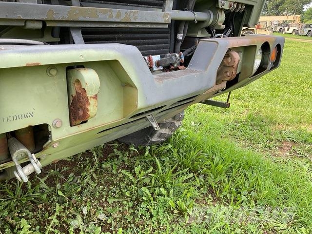 Stewart & Stevenson M1083 Furgons