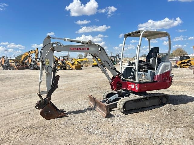 Takeuchi TB230 Bagri goseničarji