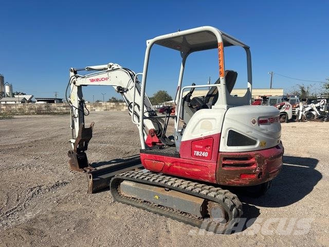 Takeuchi TB240 Bagri goseničarji