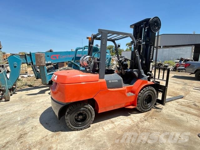 Toyota 7FGAU50 شاحنات ذات رافعات شوكية - أخرى