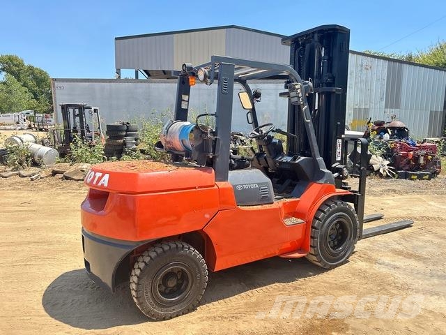 Toyota 7FGAU50 شاحنات ذات رافعات شوكية - أخرى