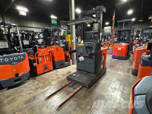 Toyota 8BPUE15 Medium lift order picker