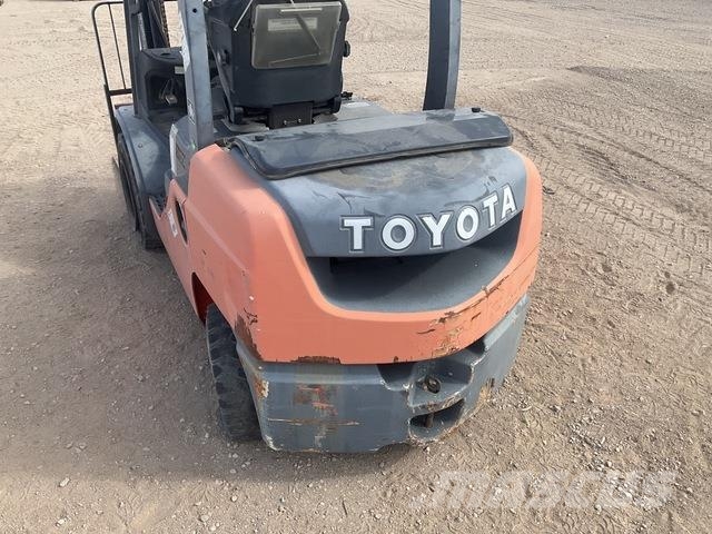 Toyota 8FDU32 Другие складские механизмы