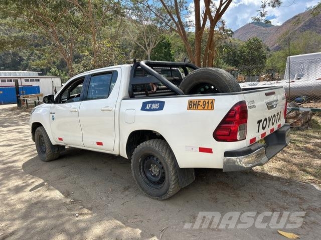 Toyota Hilux 픽업/드롭사이드