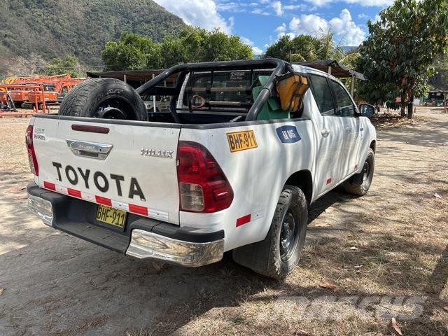 Toyota Hilux 픽업/드롭사이드