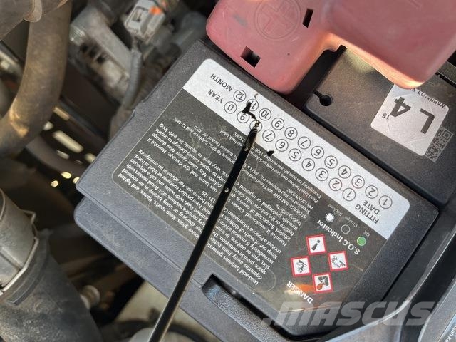 Toyota Hilux SR شاحنات خفيفة/مفصلية الجوانب