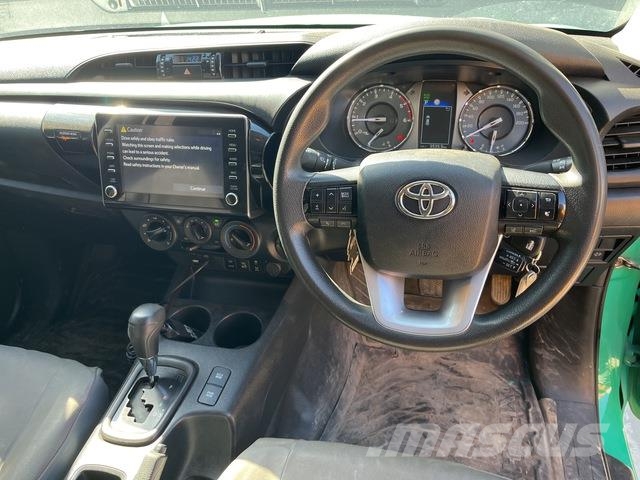 Toyota Hilux SR شاحنات خفيفة/مفصلية الجوانب