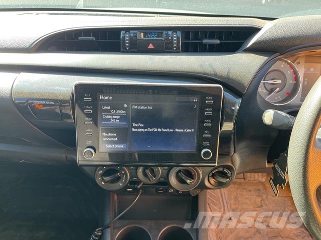 Toyota Hilux SR شاحنات خفيفة/مفصلية الجوانب