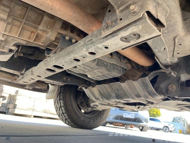 Toyota Hilux SR شاحنات خفيفة/مفصلية الجوانب