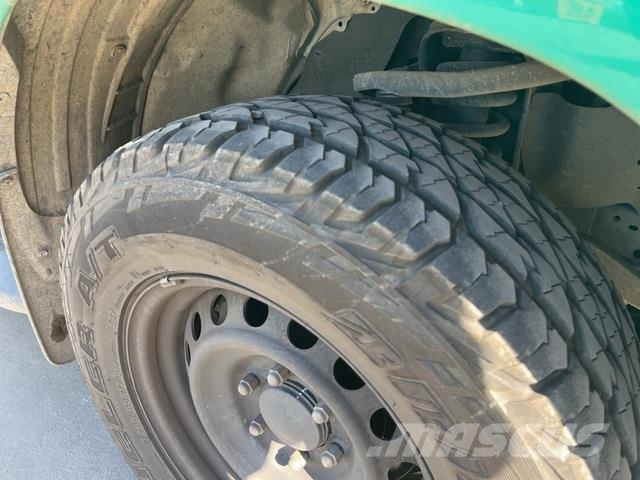 Toyota Hilux SR شاحنات خفيفة/مفصلية الجوانب