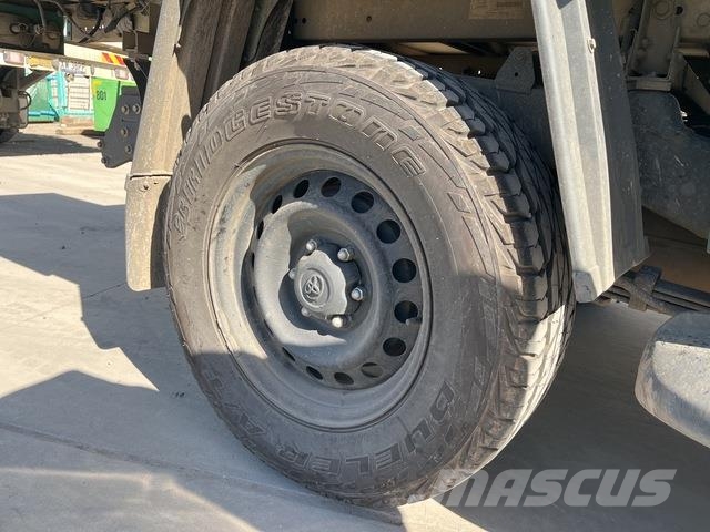 Toyota Hilux SR شاحنات خفيفة/مفصلية الجوانب