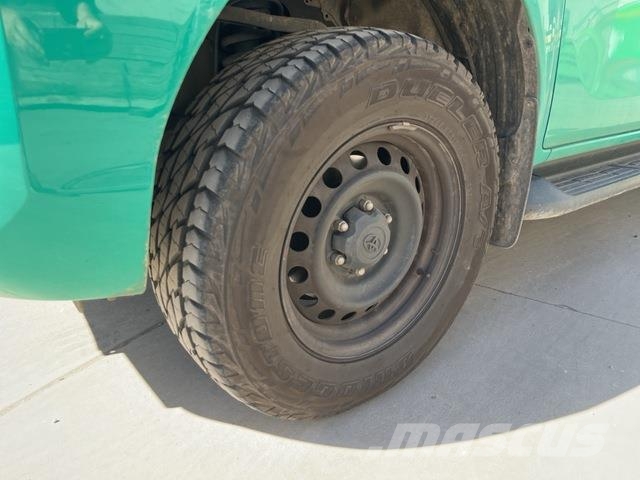 Toyota Hilux SR شاحنات خفيفة/مفصلية الجوانب