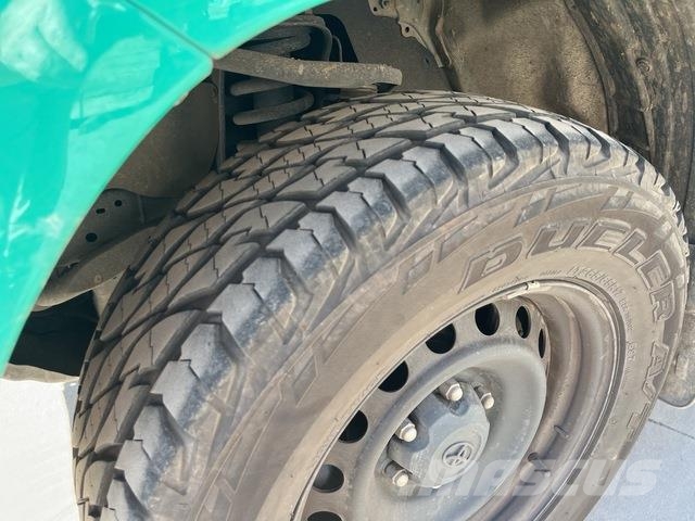 Toyota Hilux SR شاحنات خفيفة/مفصلية الجوانب