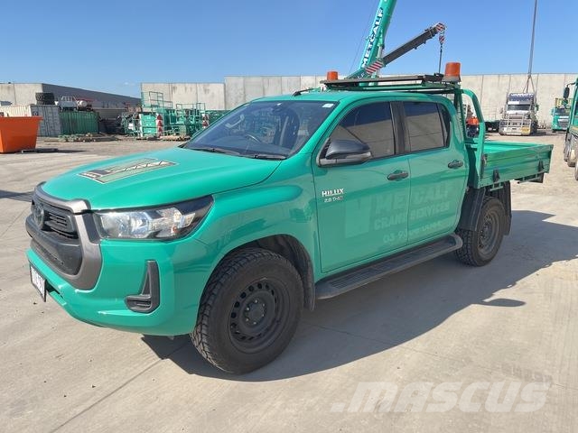 Toyota Hilux SR شاحنات خفيفة/مفصلية الجوانب