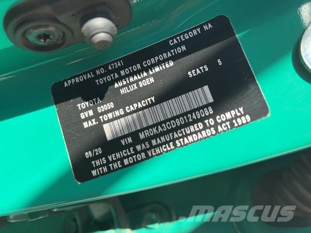 Toyota Hilux SR شاحنات خفيفة/مفصلية الجوانب
