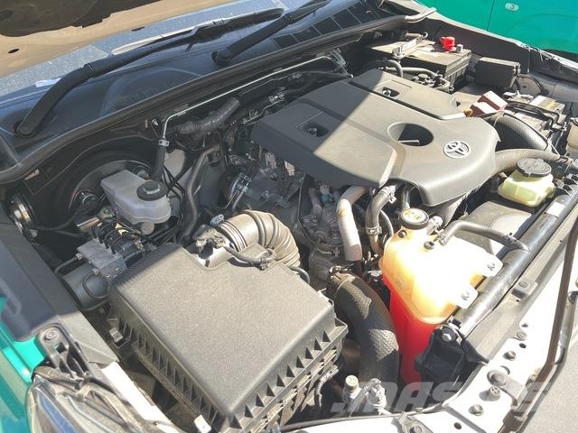 Toyota Hilux SR شاحنات خفيفة/مفصلية الجوانب