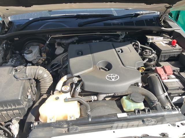 Toyota Hilux SR شاحنات خفيفة/مفصلية الجوانب