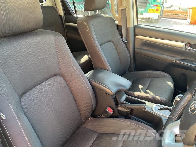 Toyota Hilux SR5 Pick up/Dropside