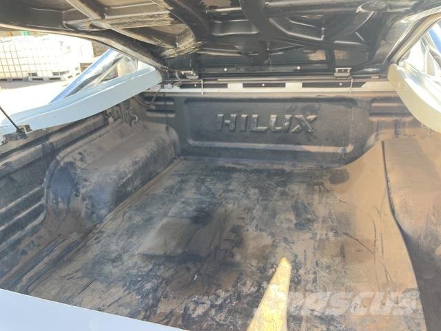 Toyota Hilux SR5 Pick up/Dropside