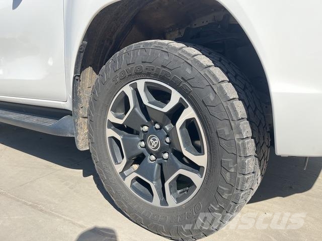 Toyota Hilux SR5 Pick up/Dropside