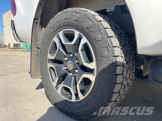 Toyota Hilux SR5 Pick up/Dropside