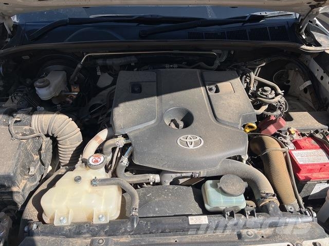 Toyota Hilux SR5 Pick up/Dropside