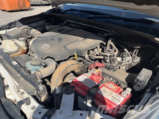 Toyota Hilux SR5 Pick up/Dropside