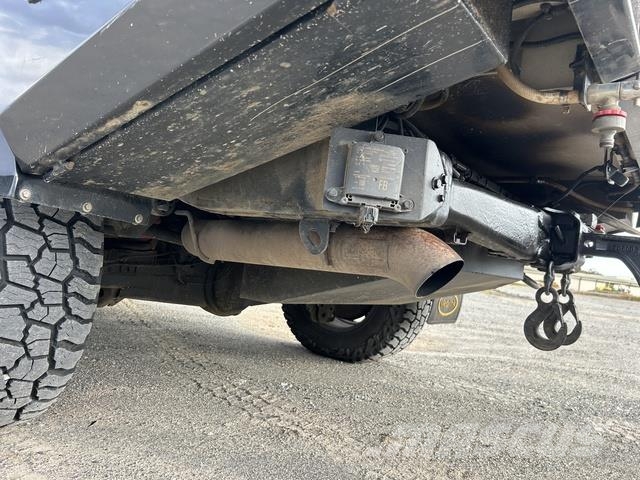 Toyota LandCruiser Sahara Інше
